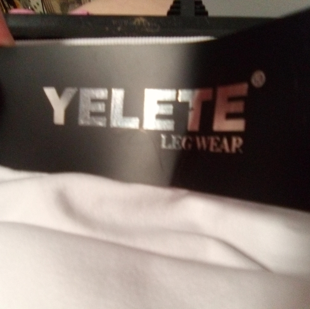 YELETE brand ladies white Capri leggings. NWT. Size Small - Picture 6 of 10